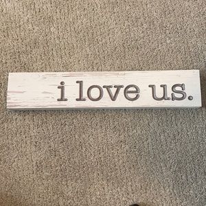 Wooden “I love us” sign